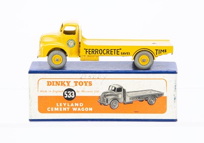 Lot 24 - A Dinky Toys 533 Leyland Cement Wagon