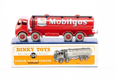 Lot 25 - A Dinky Toys 504 Foden 14-Ton 'Mobilgas' Tanker