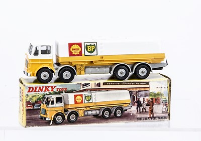 Lot 28 - A Dinky Toys 944 Leyland Octopus 'Shell-BP' Tanker