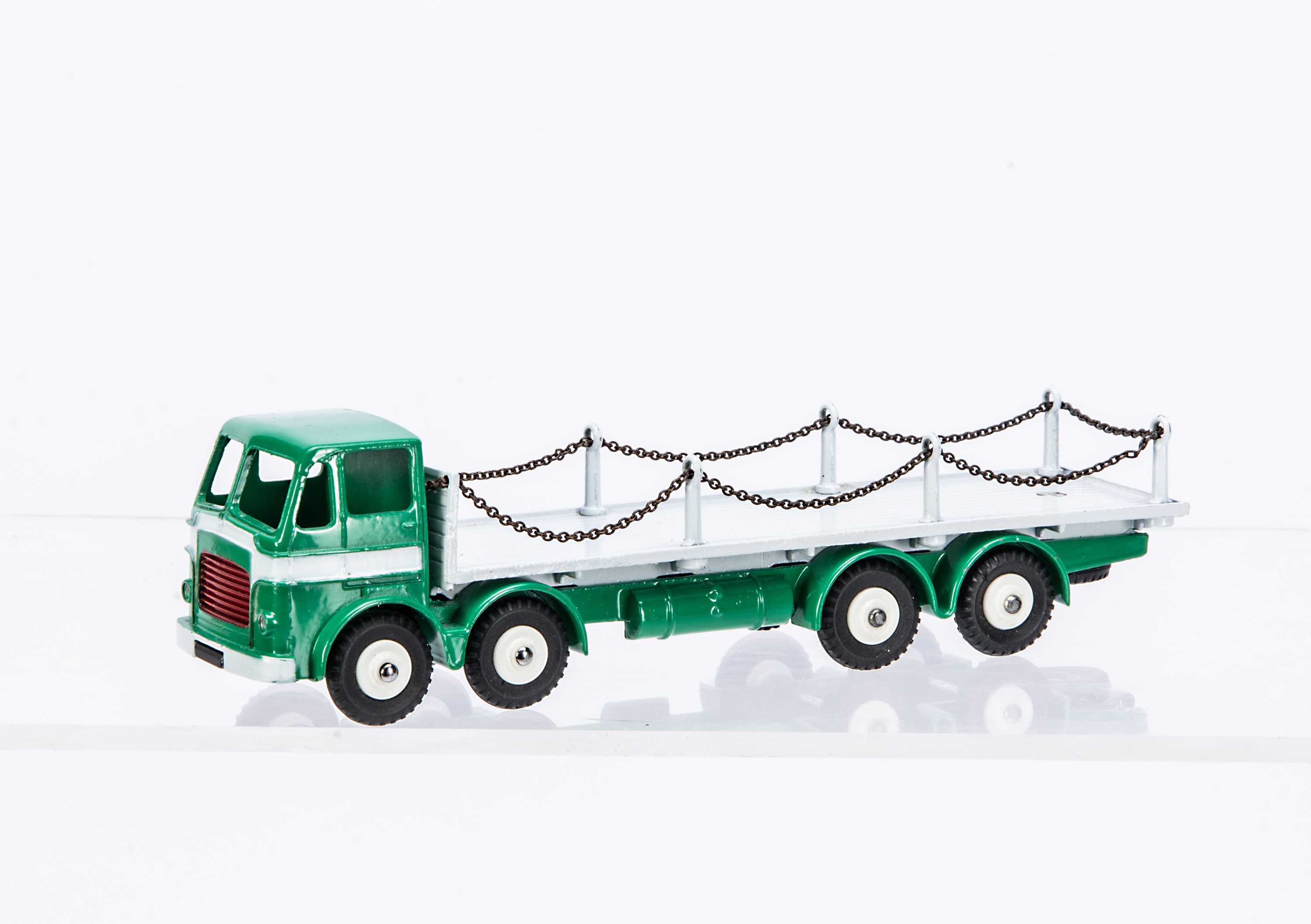 Dinky 935, Leyland Octopus Flat Truck With Chains - Free