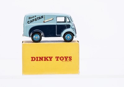 Lot 31 - A Dinky Toys 465 Morris 'Capstan' Van