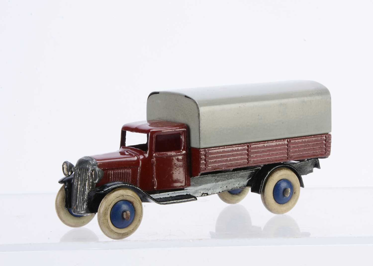 Lot 42 - A Dinky Toys 25b Covered Van