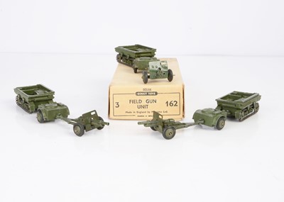 Lot 57 - A Dinky Toys 162 Field Gun Unit Trade Box