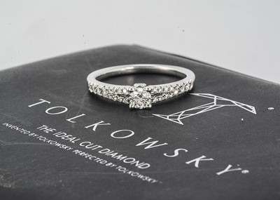 Lot 333 - A certificated 'Tolkowsky' diamond solitaire dress ring