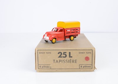 Lot 82 - A French Dinky Toys 25L Studebaker Tapissiere Covered Truck Trade Box