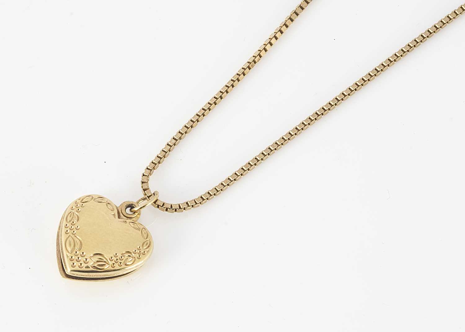 Lot 347 - A 9ct gold heart shaped locket and chain