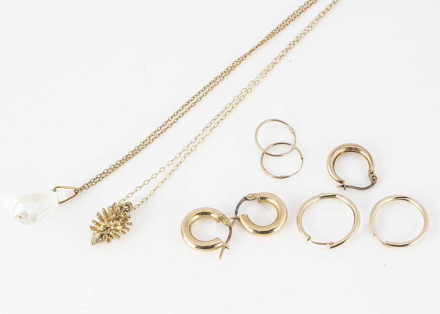Lot 348 - A small quantity of gold jewellery