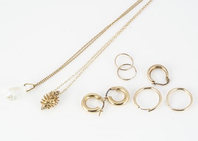 Lot 348 - A small quantity of gold jewellery