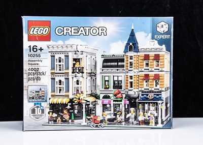 Lot 330 - Lego Creator Expert Assembly Square Set 10255 Constructed