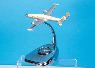 Lot 412 - A 1950's-60's Raise Up 'Voe Pela Real' (REAL) Airlines Lockheed L-1049H Super Constellation Desk Model With Clock