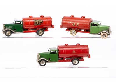 Lot 452 - Tri-ang Minic Tinplate Clockwork 15M Petrol Tankers