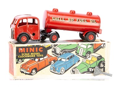 Lot 453 - A Tri-ang Minic Tinplate Clockwork Post-War 31M Shell BP Fuel Oil Petrol Tanker