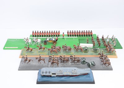 Lot 568 - Phoenix 30mm Parade Series various dioramas comprising The Kings Troop Royal Artillery on both grass (3) and Parade ground (2) base