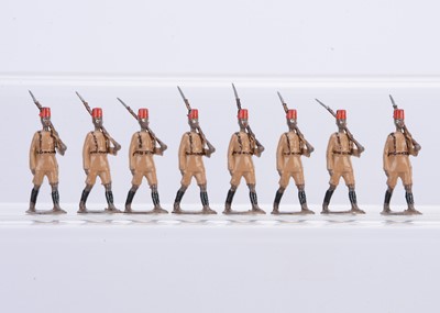 Lot 604 - Britains loose 1945-1948 version of set 225 The King's African rifles at the slope