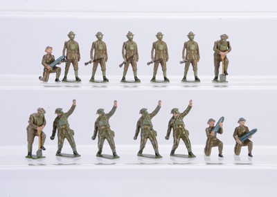 Lot 645 - Loose Britains British Infantry in gas masks from set 1614 (11, including 2 digging with shovels) plus gunners (3) kneeling with shells