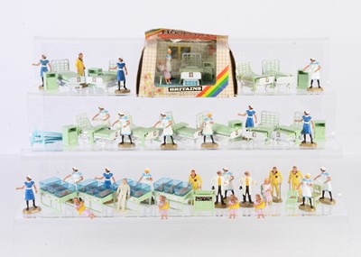 Lot 649 - A lot of loose Britains Herald plastic hospital series figures and accessories comprising beds (18)