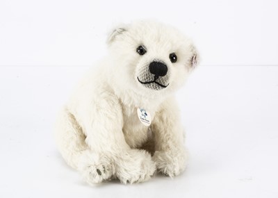 Lot 21 - A Steiff limited edition Flocke polar Bear