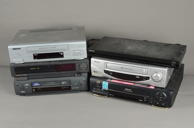 Lot 807 - DVD / Video Players