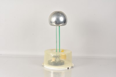 Lot 150 - A Van De Graaf Generator