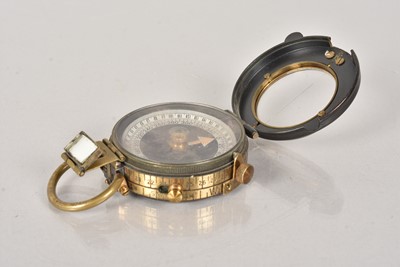 Lot 184 - An early/mid 20th Century Pocket Compass