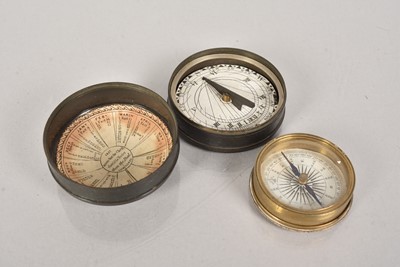 Lot 195 - A vintage pocket sundial