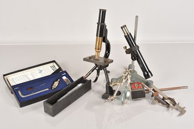 Lot 293 - A collection of scientific items