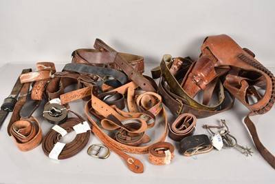 Lot 359 - A large collection of Western items