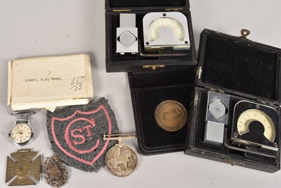 Lot 385 - An assortment of various items