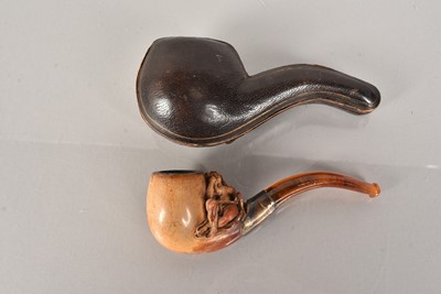 Lot 401 - A Meerschaum carved smoking pipe