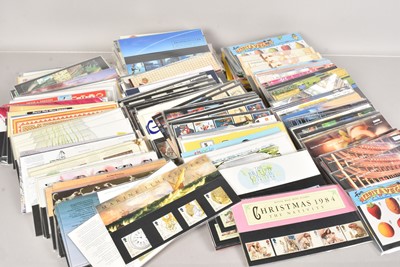 Lot 468 - A good collection of British Presentation packs