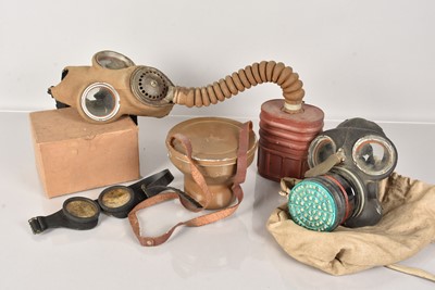 Lot 570 - A WWII No.4 Gas Mask and Filter