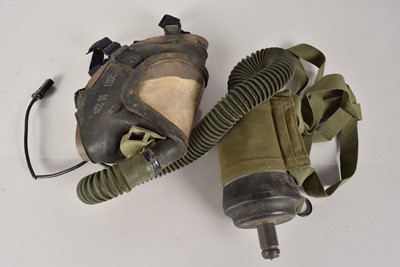 Lot 573 - A US Military Vietnam War period M25A1 Vehicle gas mask