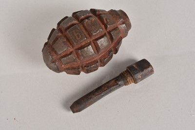 Lot 772 - An inert WWI French F1 hand grenade
