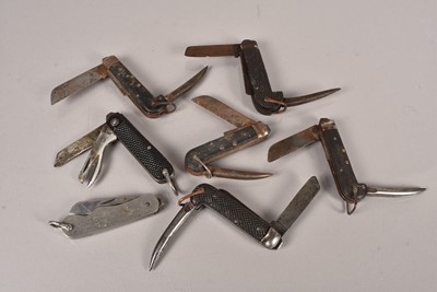 Lot 810 - A group of Wartime Jack knives