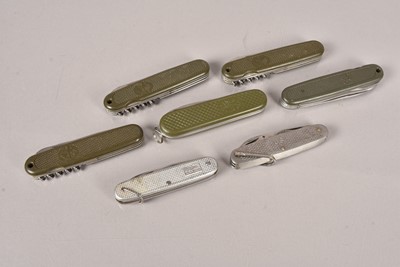 Lot 813 - A small group of pocket/pen knives