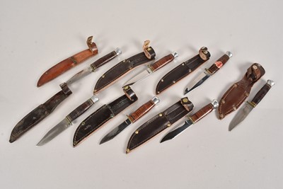 Lot 818 - A selection of seven small pocket hunting knives