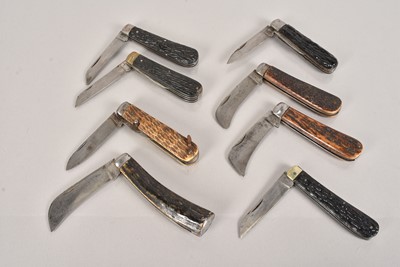 Lot 819 - A group of eight pocket knives