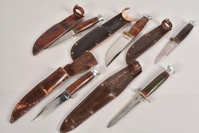 Lot 820 - A group of five hunting knives