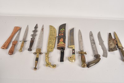 Lot 828 - A selection of African and Middle Eastern Knives