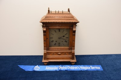 Lot 16 - A large Victorian oak cased eight day Westminster chiming mantle clcok