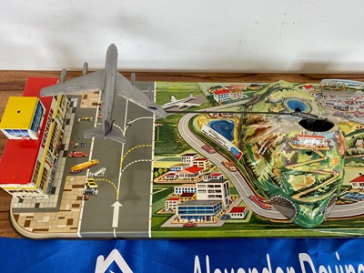 Lot 36 - A vintage Technofix tinplate No. 309 international Airways set