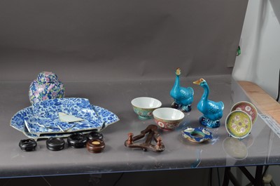 Lot 121 - An 18th century Chinese porcelain plate