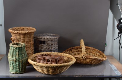 Lot 134 - A collection of wicker baskets