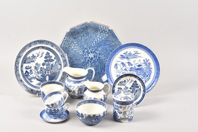 Lot 282 - A quantity of blue and white tableware