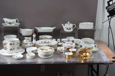 Lot 302 - A large collection of Royal Worcester Evesham pattern porcelain dinner, table and other domestic ware (a large quantity)