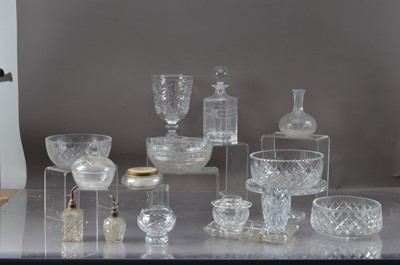 Lot 311 - A collection of crystal items