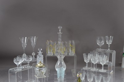 Lot 330 - A collection of clear glassware