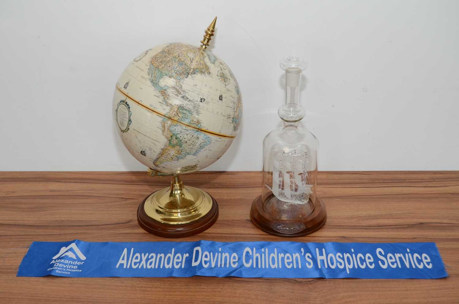 Lot 393 - A late 20th century globe by 'Replogle Globes Inc LeRoy M. Tolman Chief Cartographer made in the U.S.A,'