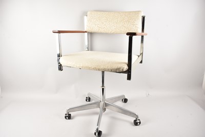 Lot 442 - A retro adjustable office swivel chair by Project