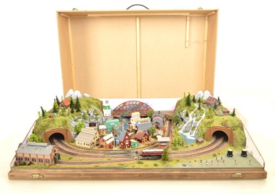 Lot 13 - Z Gauge Handmade Portable Layout